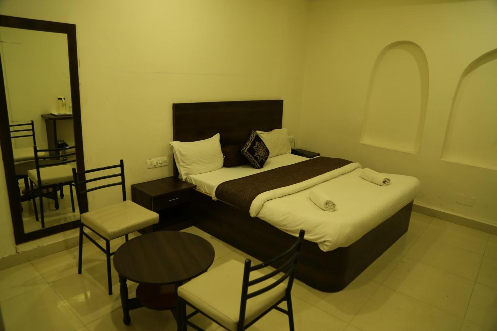 Hotel Krishna Palace Udajpur Exteriér fotografie